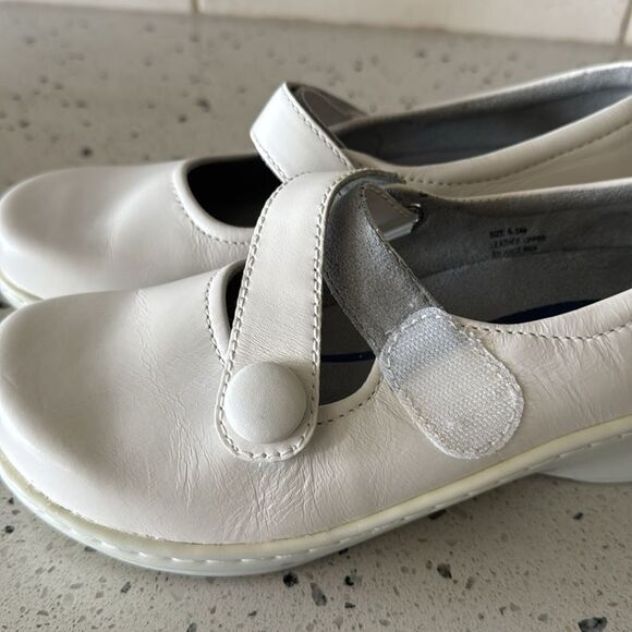 Klogs Footwear White Leather Mary Jane Wedge Shoes Slip Resistant Size 6.5 EUC - Picture 4 of 12